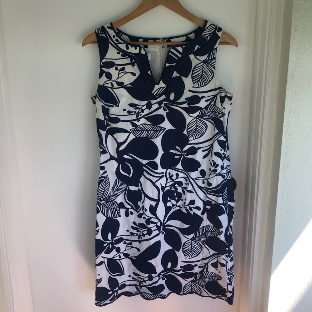 Talbots size 10 navy & white scalloped shift dress